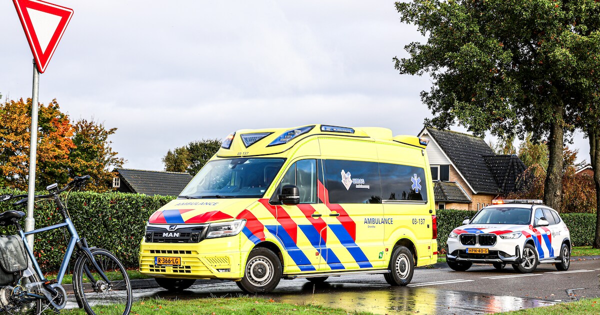 Botsing tussen fietser en auto op Pannekoekendijk in Erica