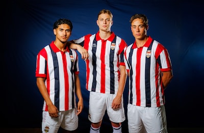 Het nieuwe thuisshirt van Willem II lijkt verdacht veel op ‘het mooiste voetbalshirt aller tijden’