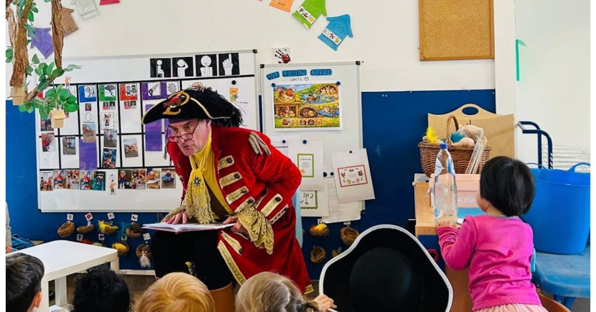 De leerlingen van basisschool GO! De 4 Sprong in Kalmthout kregen dinsdag bijzonder bezoek van Piet 