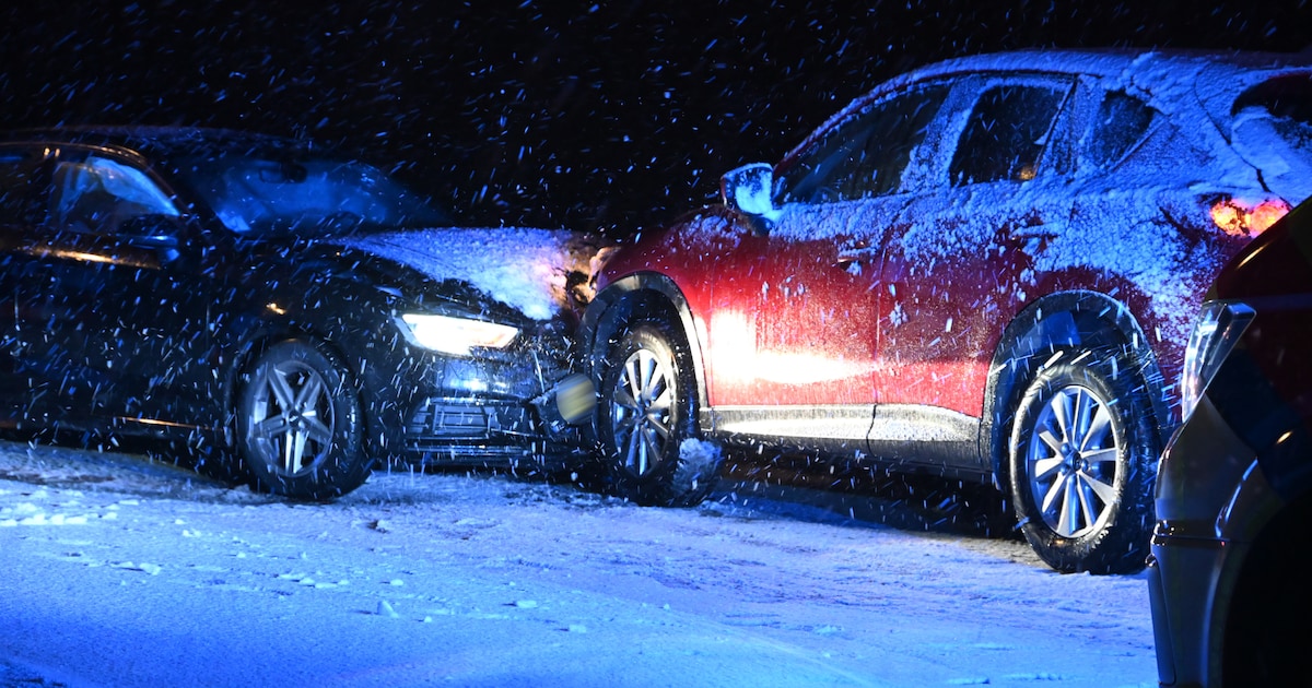 Frontale botsing tijdens hevige sneeuwbui in Dongjum