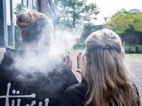 Ruim 1 op de 3 middelbare scholieren in Voorne aan Zee gebruikte ooit een vape