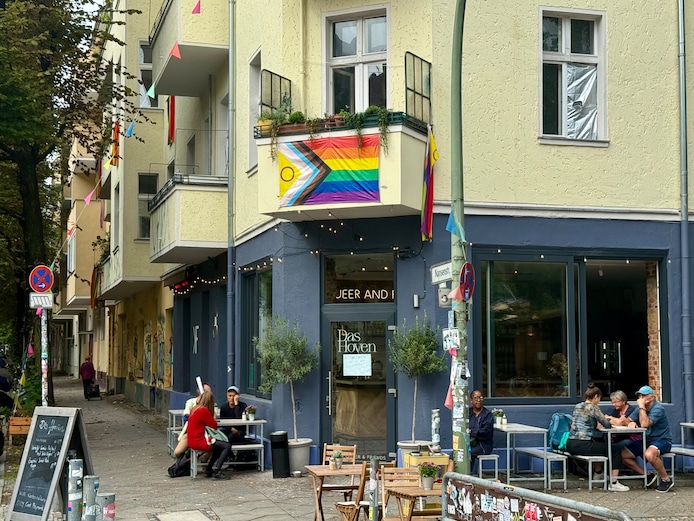 Homobar Das Hoven in Berlijn, geregeld mikpunt van geweld en intimidatie. 
