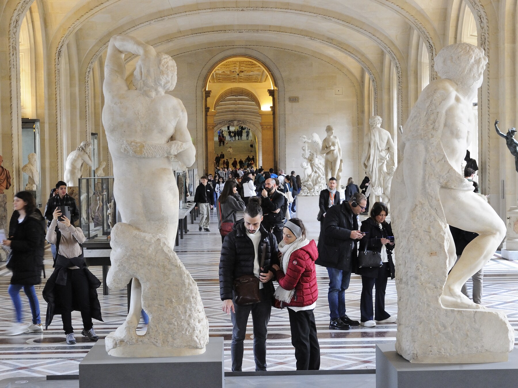 Louvre sluit galerij om problemen met draagbalken