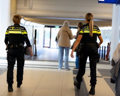 Duo steelt drie fietsen op station Lochem, maar had buiten oplettende omstander gerekend