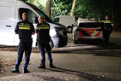 Alerte buurtbewoners zien inbraak in busjes, politie stuit op 1,2 miljoen sigaretten: 61.000 pakjes