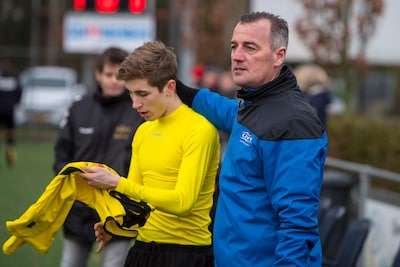 Ophef bij CJVV: zoon Gijs gooit handdoek nadat vader én trainer Sijtze Wobbes hem uit de selectie ze