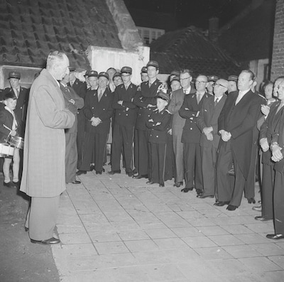 Bezoek voor de harmonie in Aarle-Rixtel: wie staan hier op de foto?