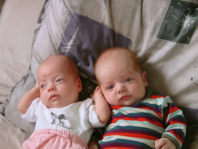 Eerst komt Chiara, 8 weken later Matteo. En toch is het een tweeling ...