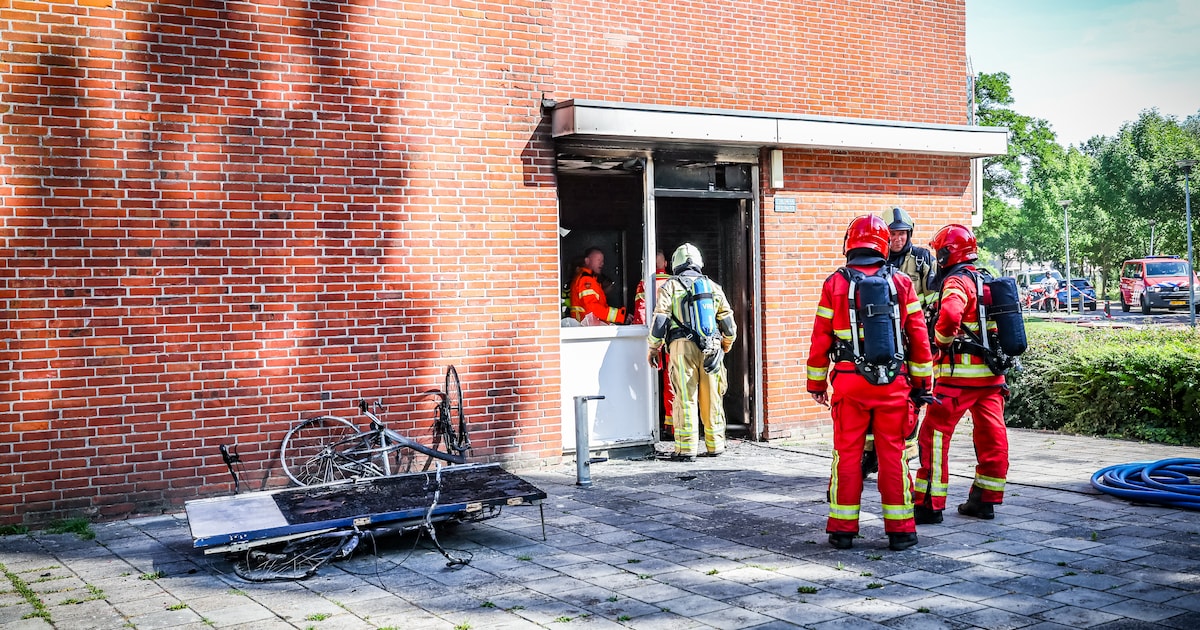Brand in fietsenhok bij flatgebouw in Stadskanaal
