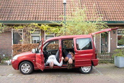 Aan Citroën Berlingo ‘Lucille’ is altijd iets stuk, maar weg gaat ze niet: ‘Ze zit in ons hartje’
