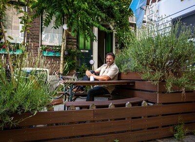 Robert woont in een samengevoegde boven- en benedenwoning in Rotterdam