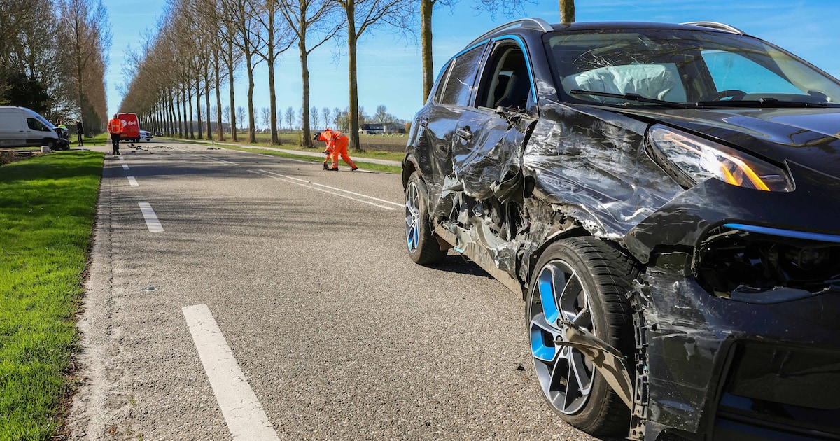Aanrijding tussen busje en auto op Westerringweg, geen gewonden