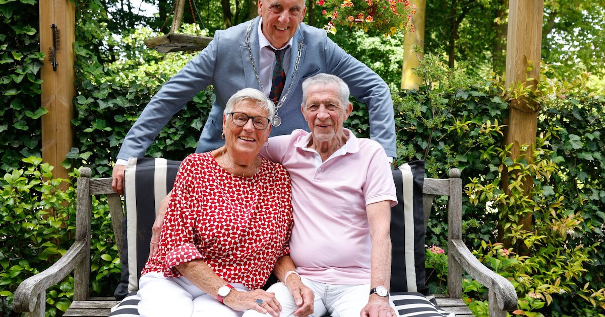 Echtpaar De Vries-Bijlard uit Eemnes viert gouden huwelijksjubileum