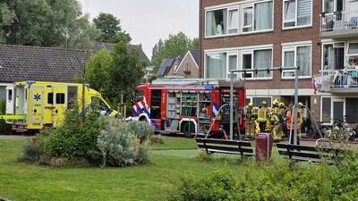 Zwaargewonde bij woningbrand aan de Troelstraweg in Dordrecht