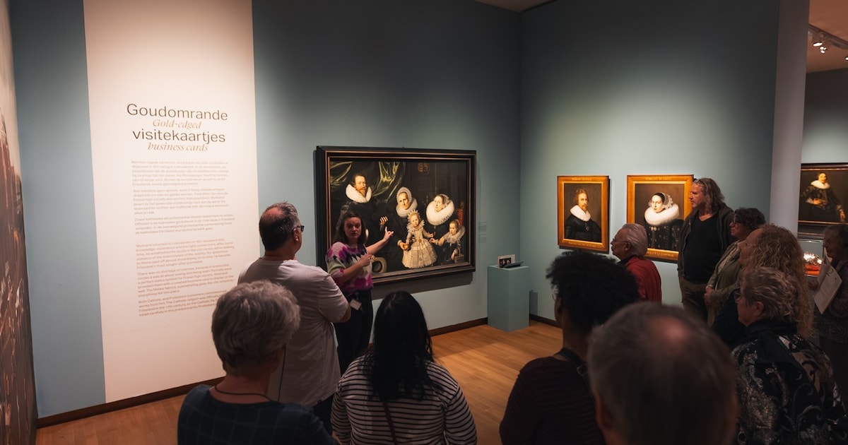 Bewoners Wybrand de Geeststraat bezoeken naamgever van hun straat in Fries Museum