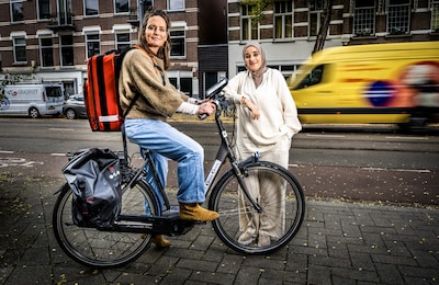 Net op tijd bij het ziekenhuis voor de bevalling, maar wel een boete: files zorgen voor stress bij verloskundigen