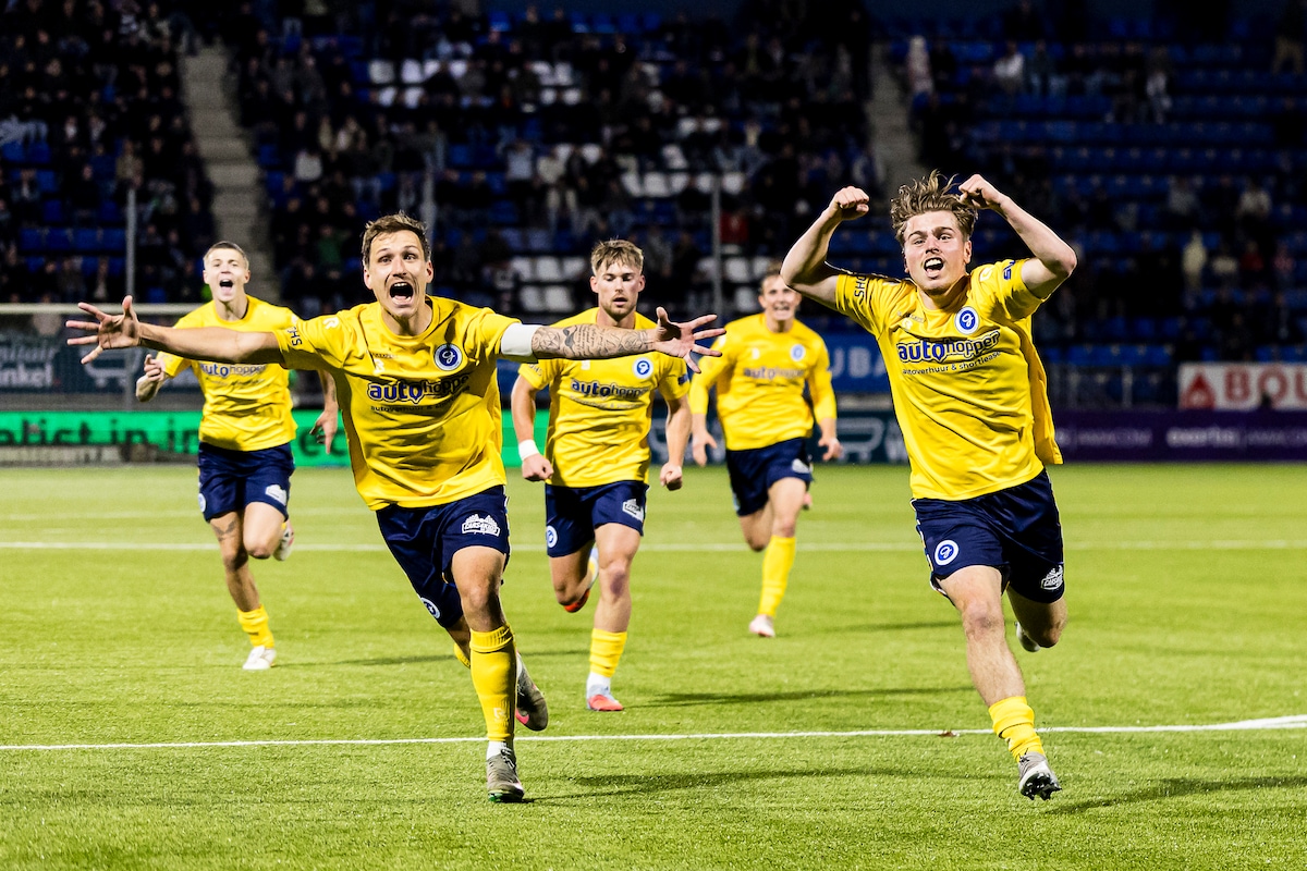 Opsteker voor Marinus Dijkhuizen en De Graafschap, Vitesse wint ...