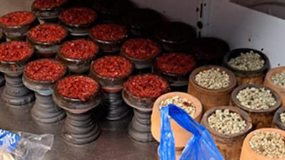 Politie stuit op 17 kilo illegale tabak bij controle in Eindhoven, later vinden agenten ook wapens i