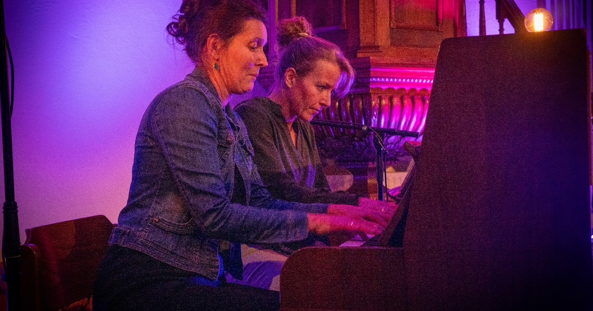 Feestelijke opening van nieuwe expositie bij De Koperen Knop in Hardinxveld-Giessendam