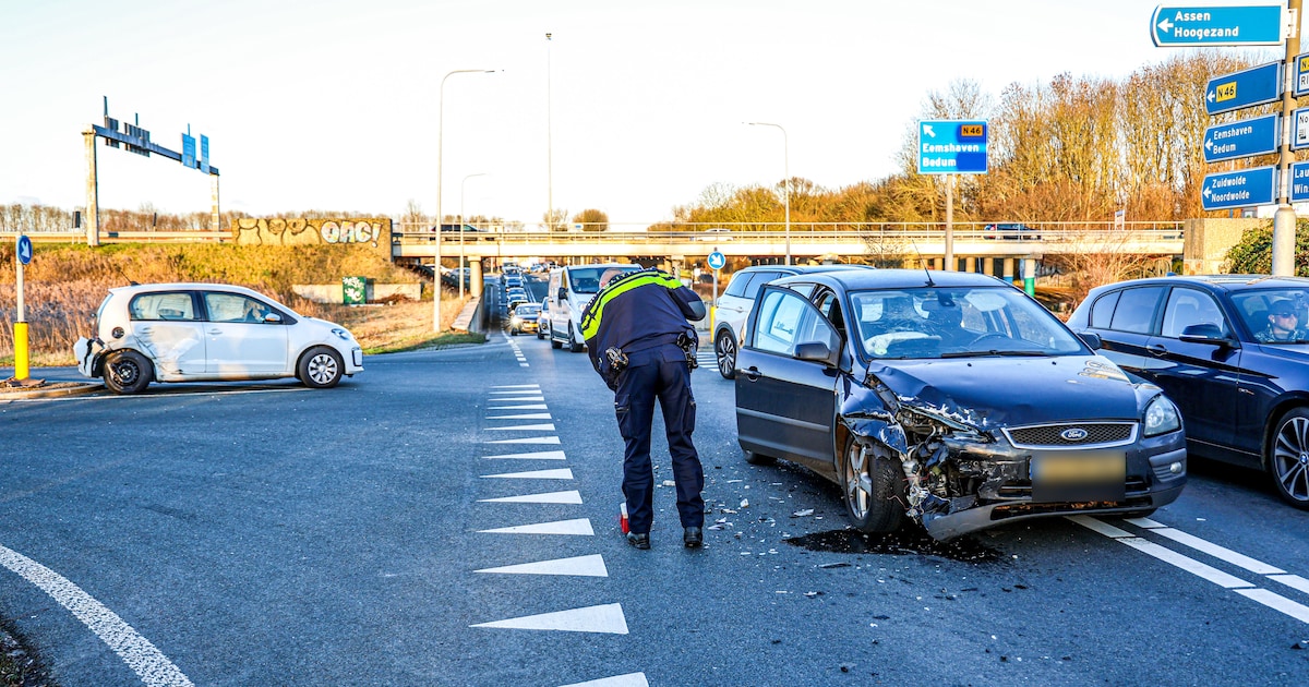 Forse schade bij botsing op N46 in Groningen