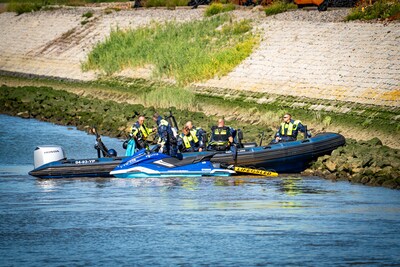 Agent gewond na ongeval tijdens oefening met jetski in de haven: gelanceerd na aanvaring
