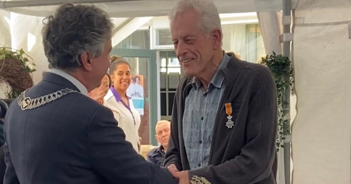 Koninklijke onderscheiding voor 77-jarige vrijwilliger in verzorgingscentrum