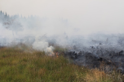 Brand in België op 30 kilometer van Nederlandse grens blijft uitbreiden, 600 mensen geëvacueerd
