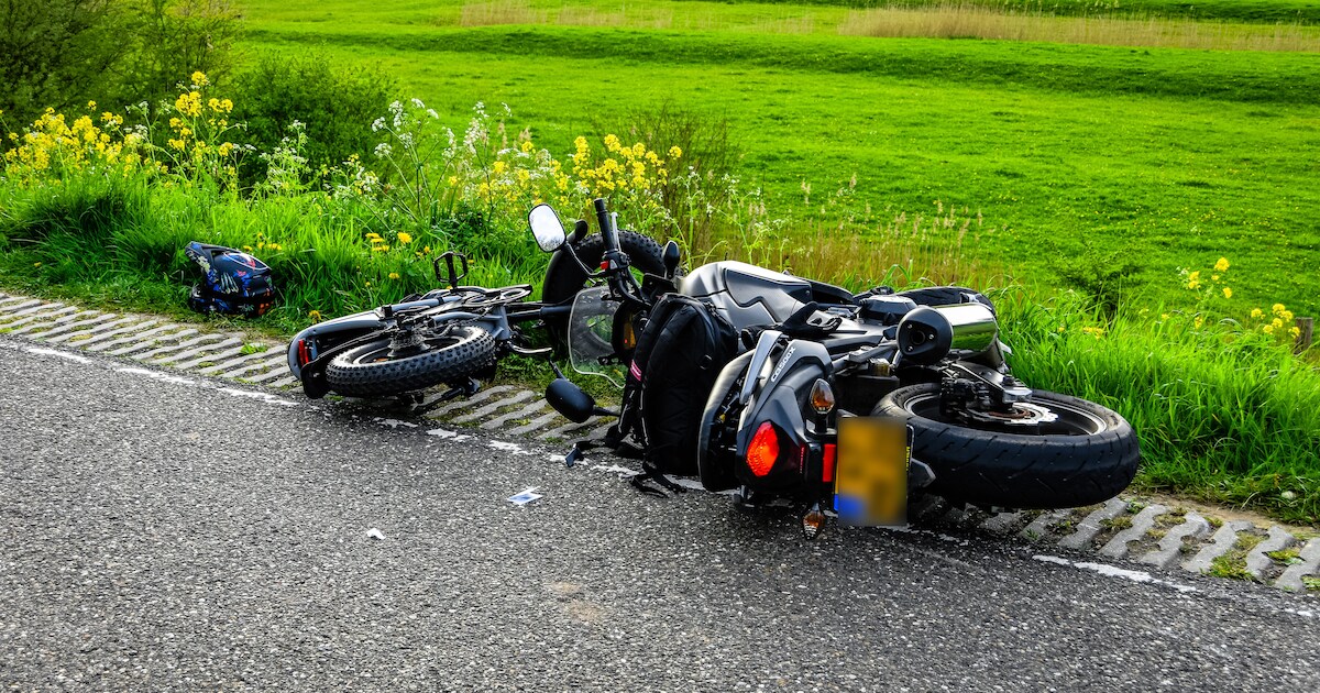 Motorrijder gewond bij ongeval op de Middelwaard in Vianen, traumahelikopter geland