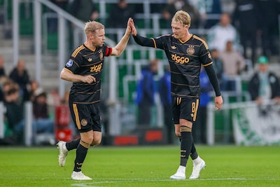 Julian Brandt verrast Vaessen en zet Ajax op voorsprong tegen FC Groningen