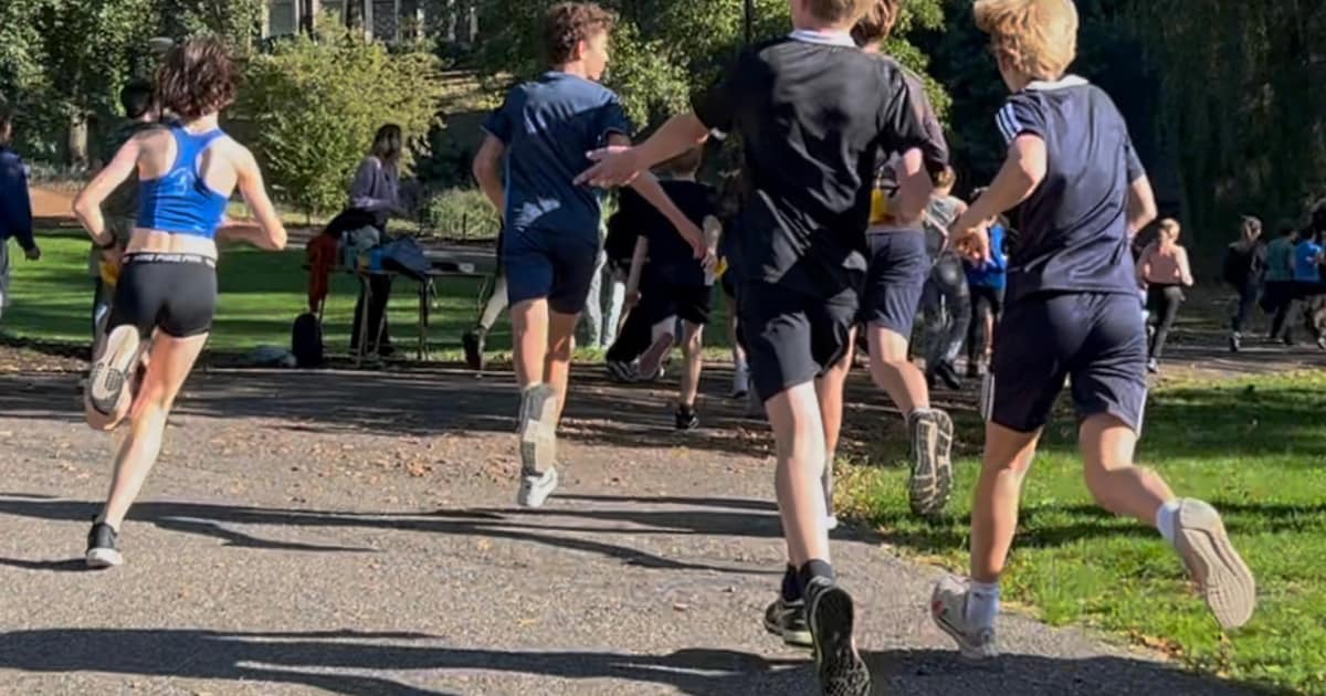 Leerlingen van KC de Regenboog in Boekel doen sponsorloop voor KWF ...