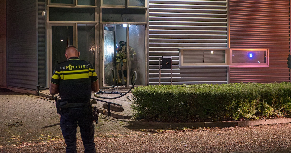 Bedrijfspand in Almere opnieuw doelwit: explosie en kleine brand