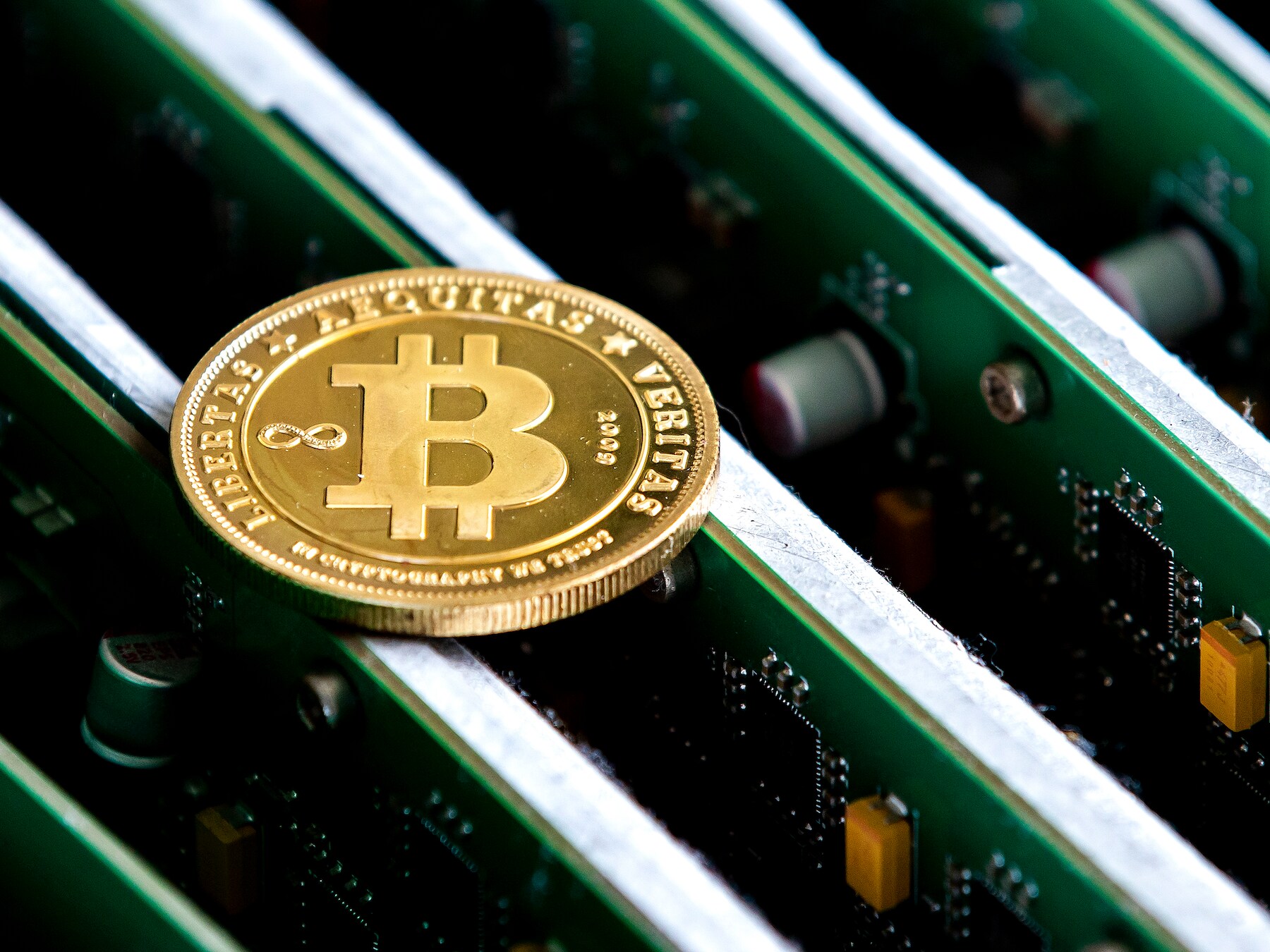 Bitcoin breekt opnieuw prijsrecords, hoe kan dat? | Tech | AD.nl