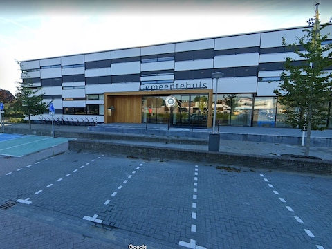 Het gemeentehuis van Waddinxveen aan de Beukenhof.