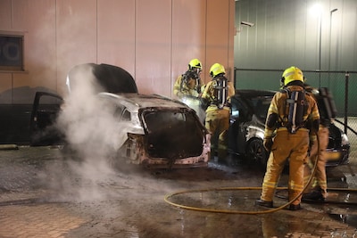 Auto uitgebrand in de Banksstraat in Ede: politie onderzoekt oorzaak