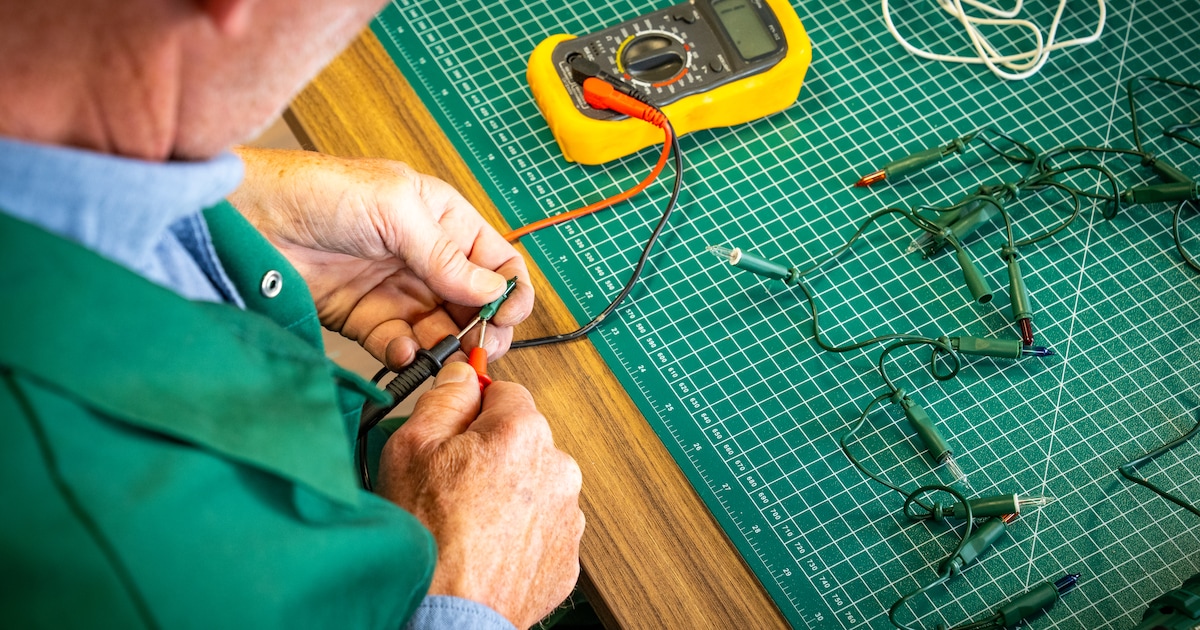 Repair Café helpt in Castricum met reparaties in de bibliotheek