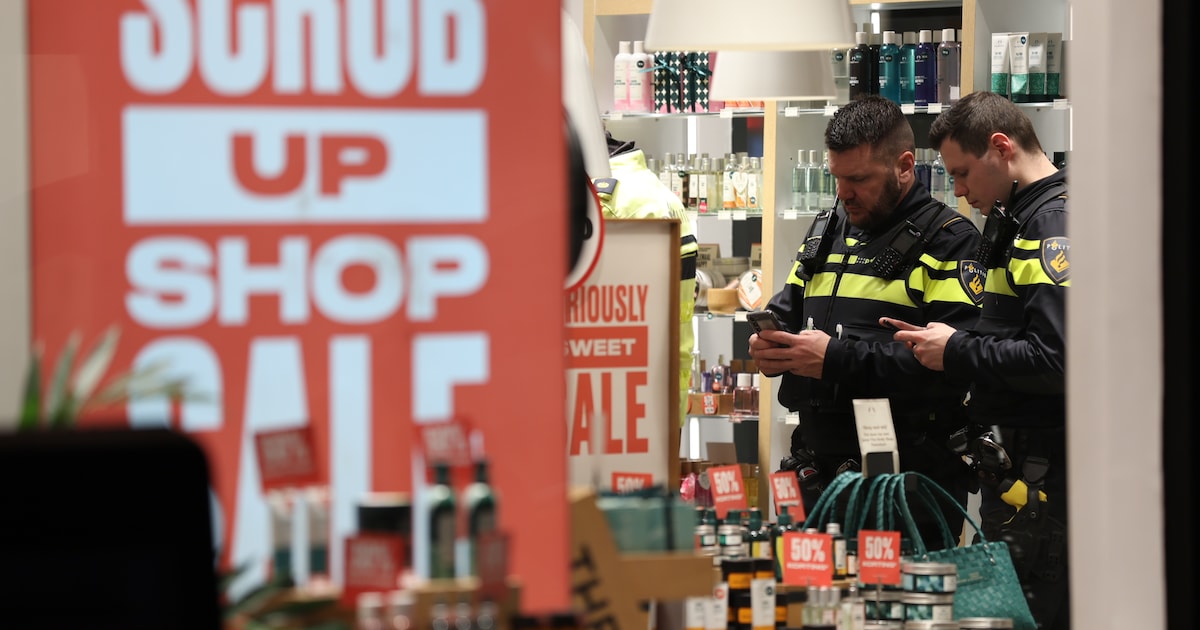 Politie onderzoekt overval op cosmeticawinkel aan de Jacob Gerritstraat in Delft