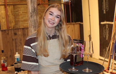 Soraya (22) opent horecazaak met uitgebreide cocktailkaart: ‘Nu moet je naar stad, straks in eigen d