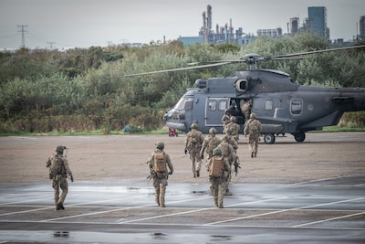 Barendrecht decor voor nachtelijke militaire trainingen, exacte locaties onbekend