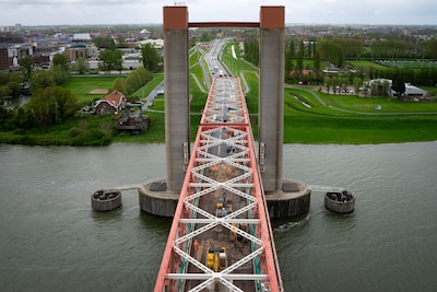 Spijkenisserbrug toch niet vier weken dicht, wél tien weekeinden: ‘Daarna is hij een stuk storingsvrijer’