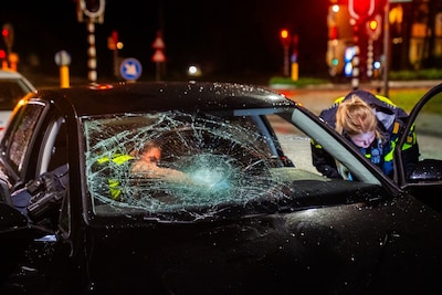 Scooterrijder gewond na botsing met auto in Dieren