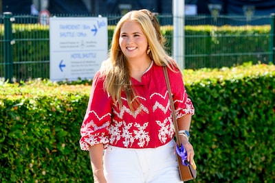 Even terug van vakantie: prinses Amalia aangekomen in Aken voor WK paardensport
