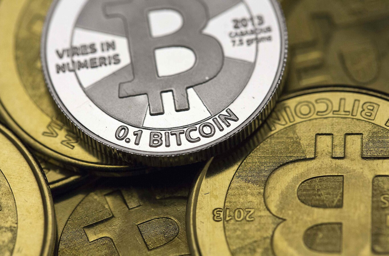 Koers van bitcoin dit jaar ruim verdubbeld: 900 euro | Foto | AD.nl