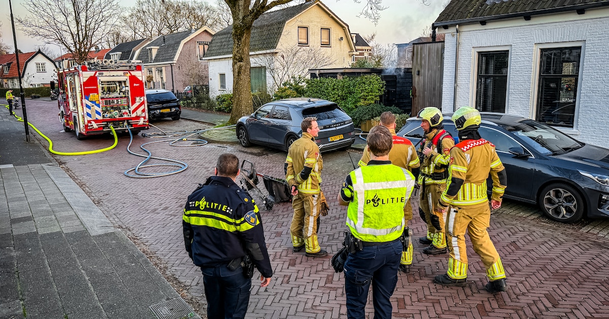 Brand in schuur aan Kerkstraat in Abcoude, vermoedelijk ontstaan bij grasmaaier