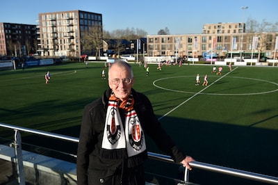 Marco Kastelein draagt na decennium voorzittershamer van Jodan Boys over: ‘Nu is iedereen nog tevred