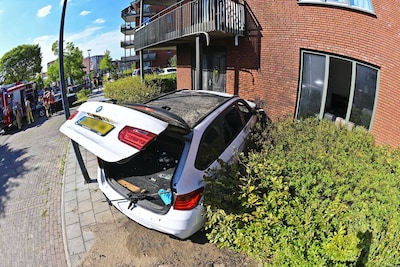 Omstanders halen man uit brandende auto na crash in Veldhoven: ‘Ik vertrouwde het niet helemaal’