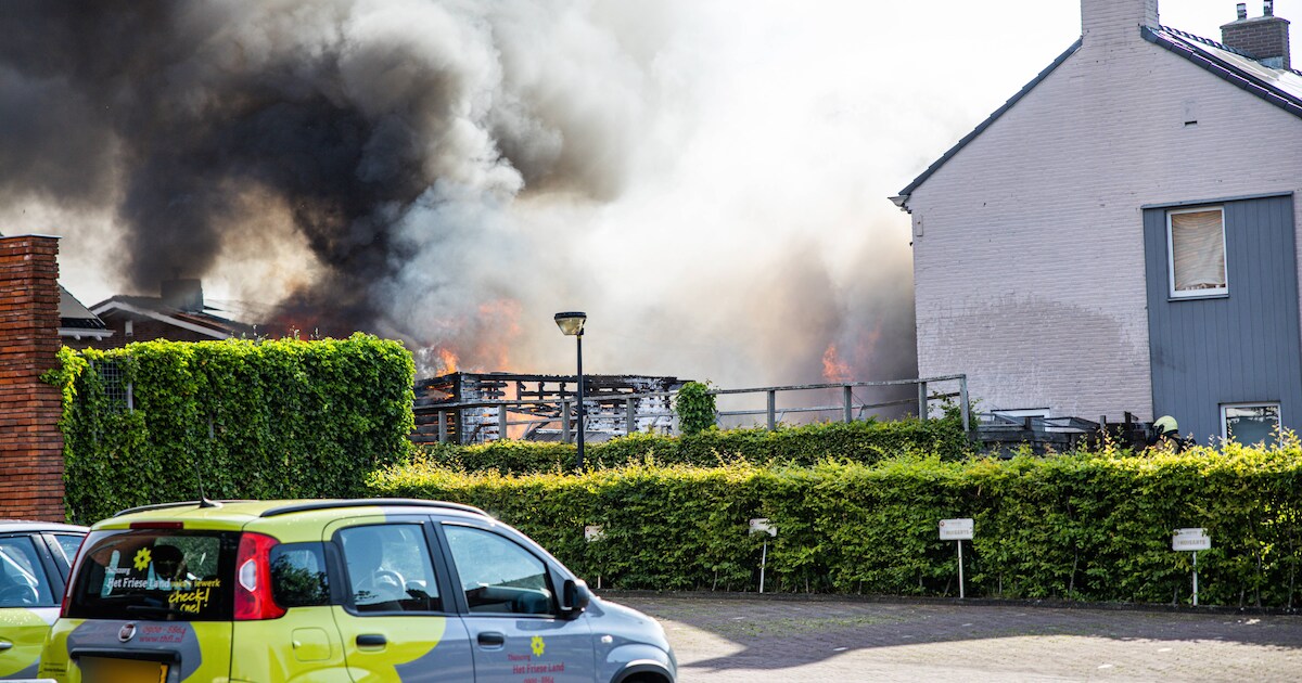 Flinke brand in schuur achter huis in Franeker