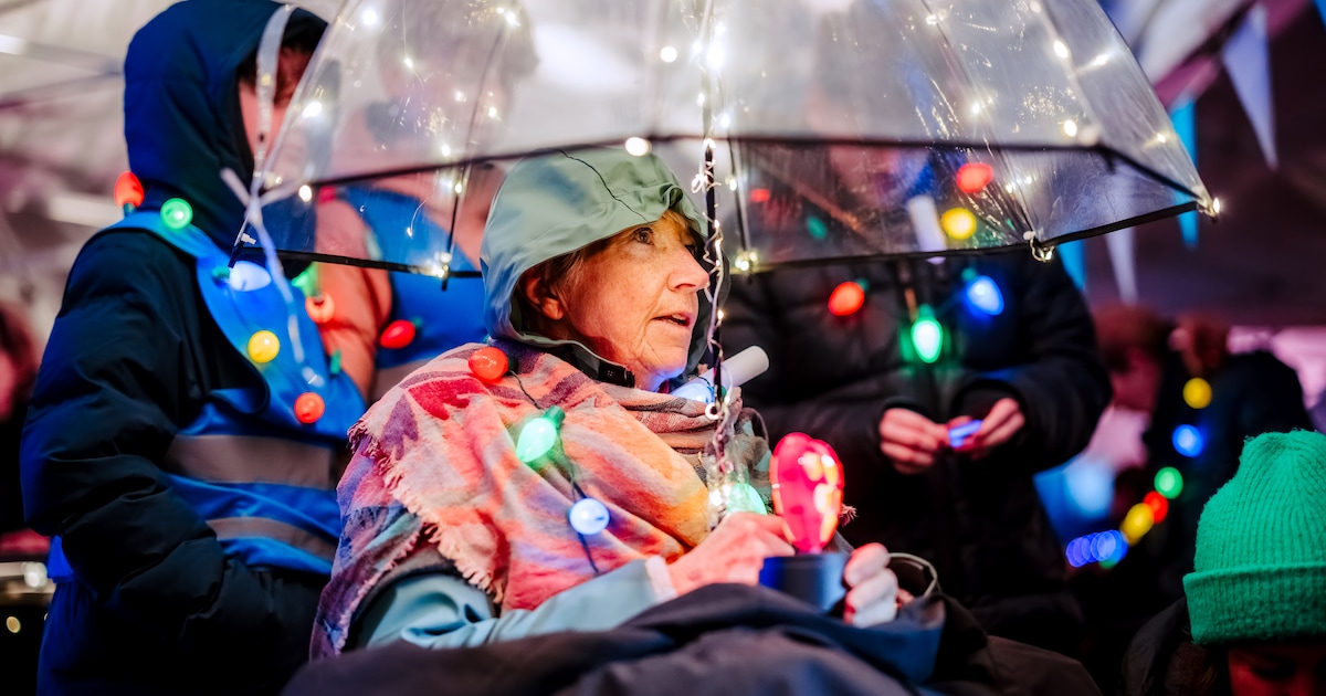 Honderden mensen wandelen in Amersfoort en halen 123.480 euro op voor strijd tegen kanker