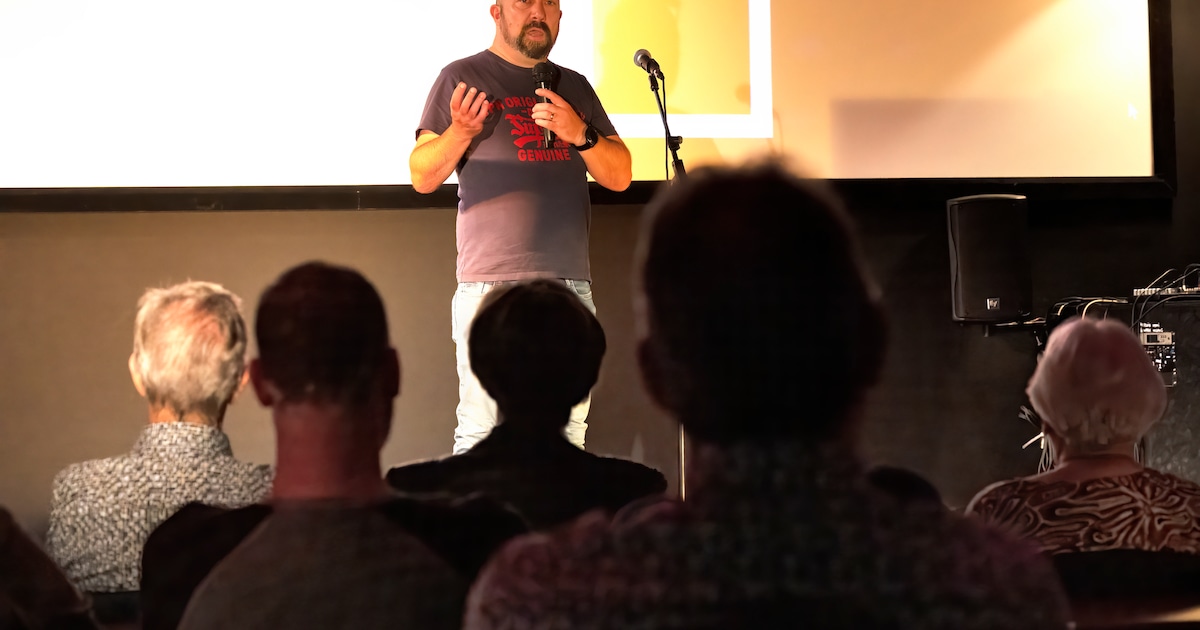 Schrijfdiner met poëzieworkshop en open mic bij Podium Explore in Leeuwarden