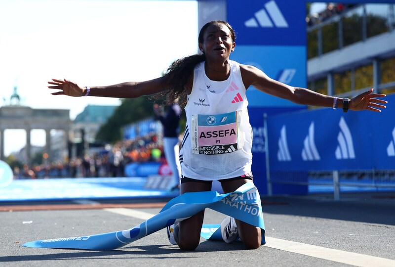 Ongekend! Tigist Assefa verbetert wereldrecord op marathon met liefst ...