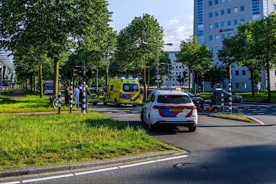 Bezorger op fiets raakt gewond bij aanrijding in Enschede